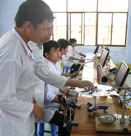 Để hạn chế sinh viên ra trường làm việc trái ngành, nghề 